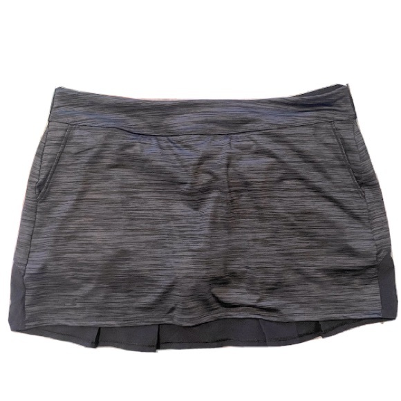 🌟🖤UNDER ARMOUR🖤🌟Grey and black athletic skirt with side pockets. NWT Size XL - Picture 2 of 8